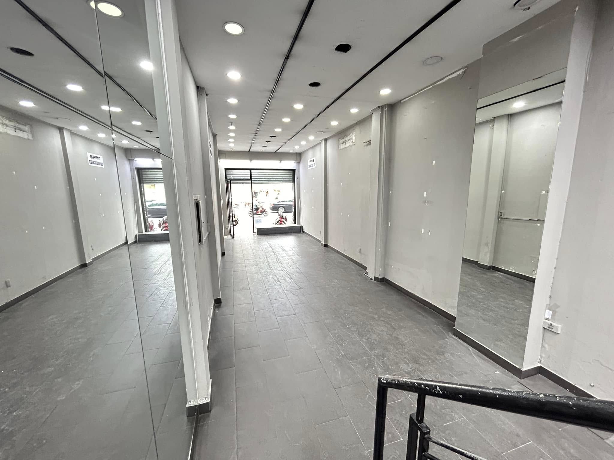 Bán nhà mặt phố Chùa Bộc, Đống Đa, 2 thoáng,  5 tầng 48m giá 35 tỷ