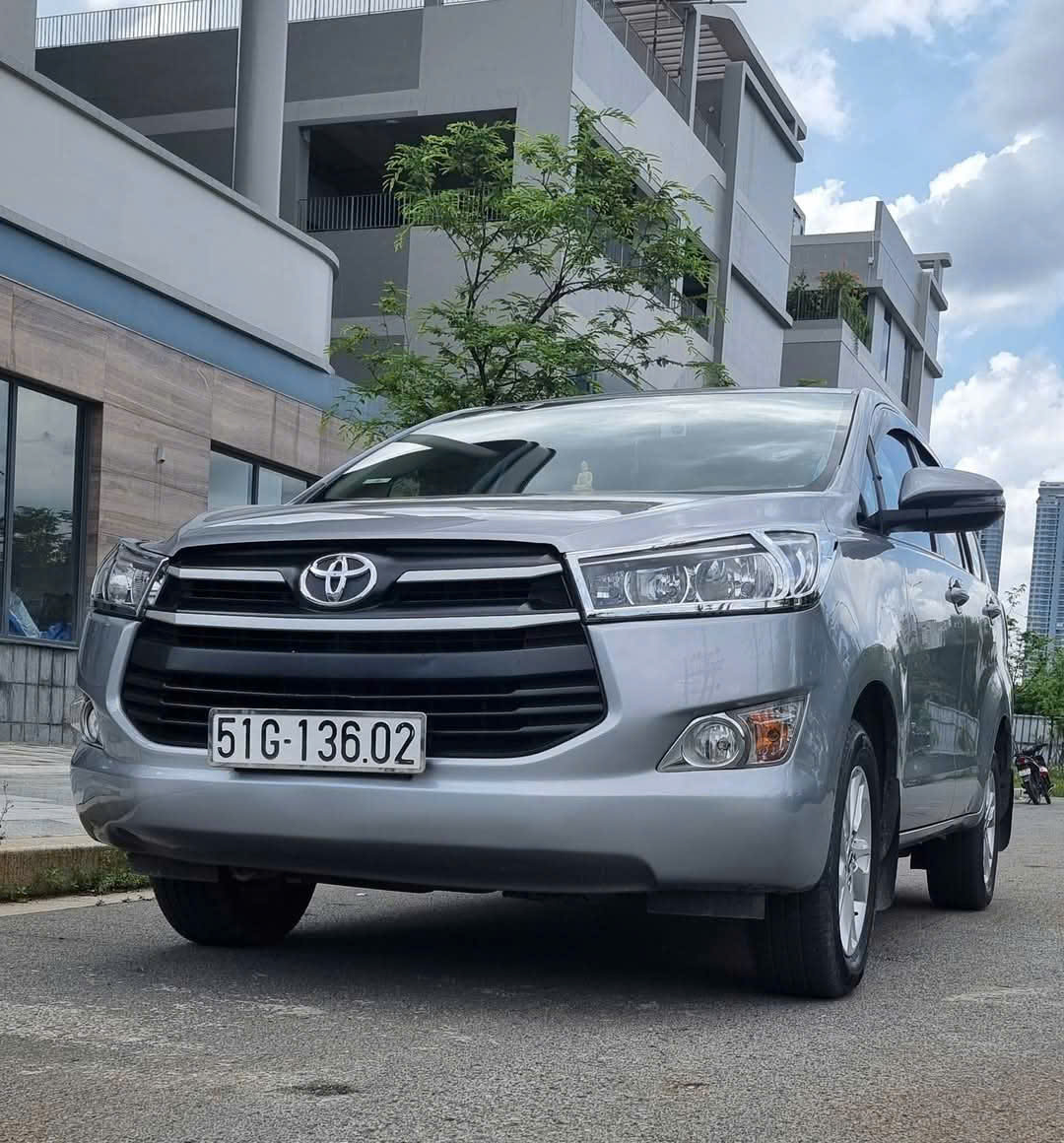 Cần bán Toyota Innova 2.0E – Sản xuất 2017, đăng kiểm 2018