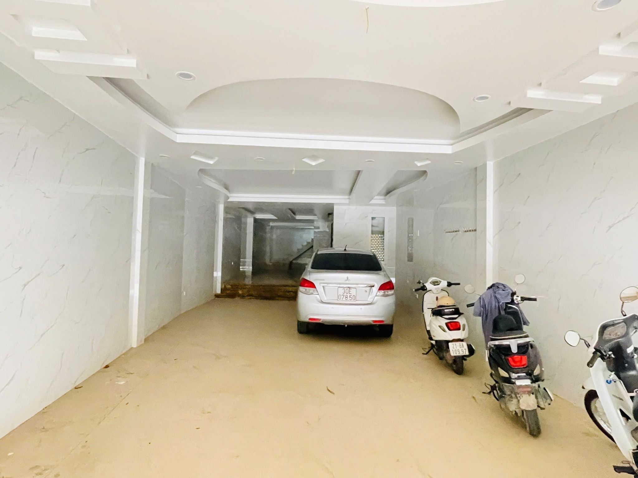 Bán nhà phố Thái Hà, Đống Đa, ô tô vào nhà, 7 tầng 118m2 giá 47 tỷ