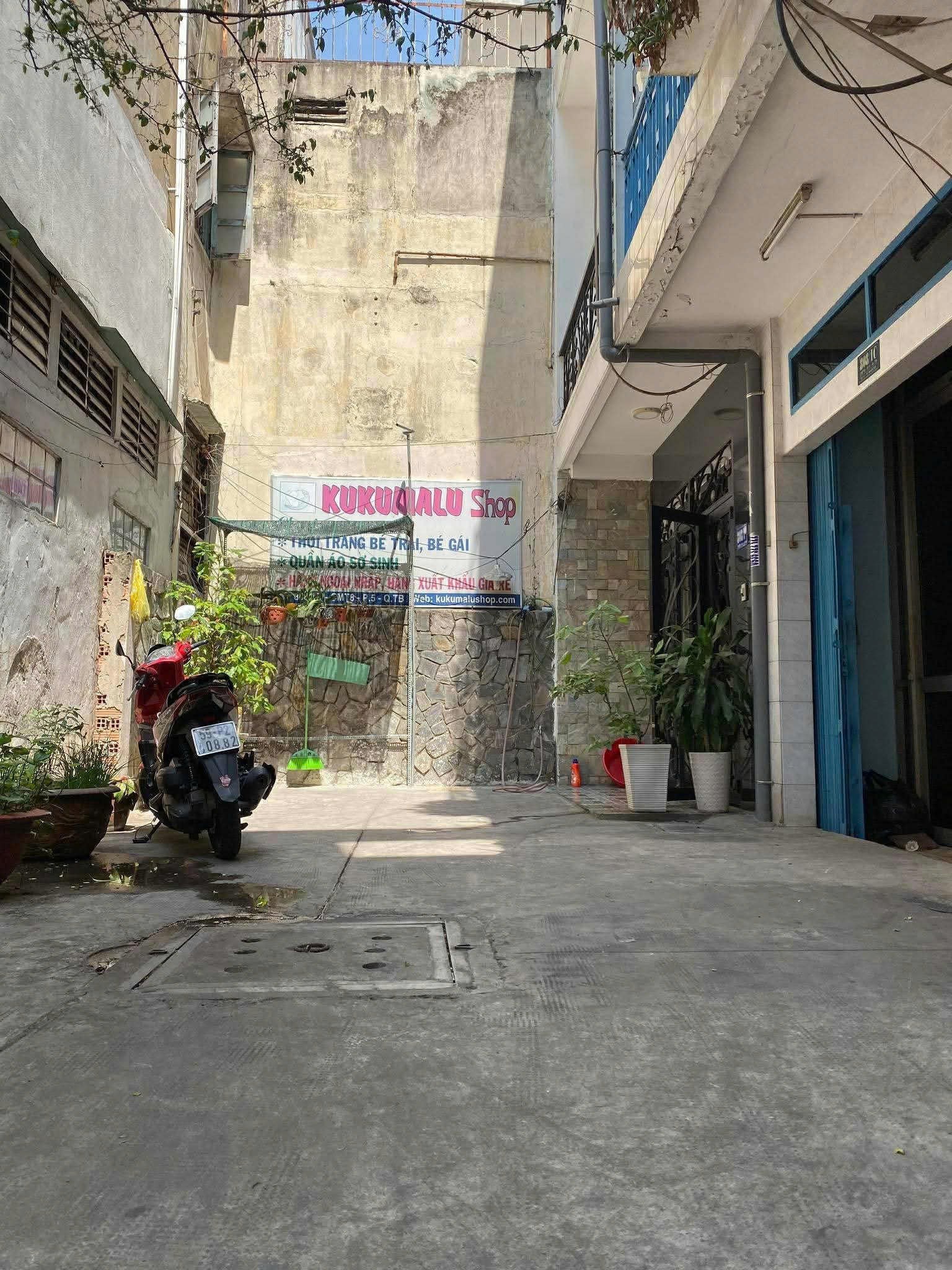 Cho thuê nhà nguyên căn Cách Mạng Tháng 8 3.3x11m 4PN giá 18tr