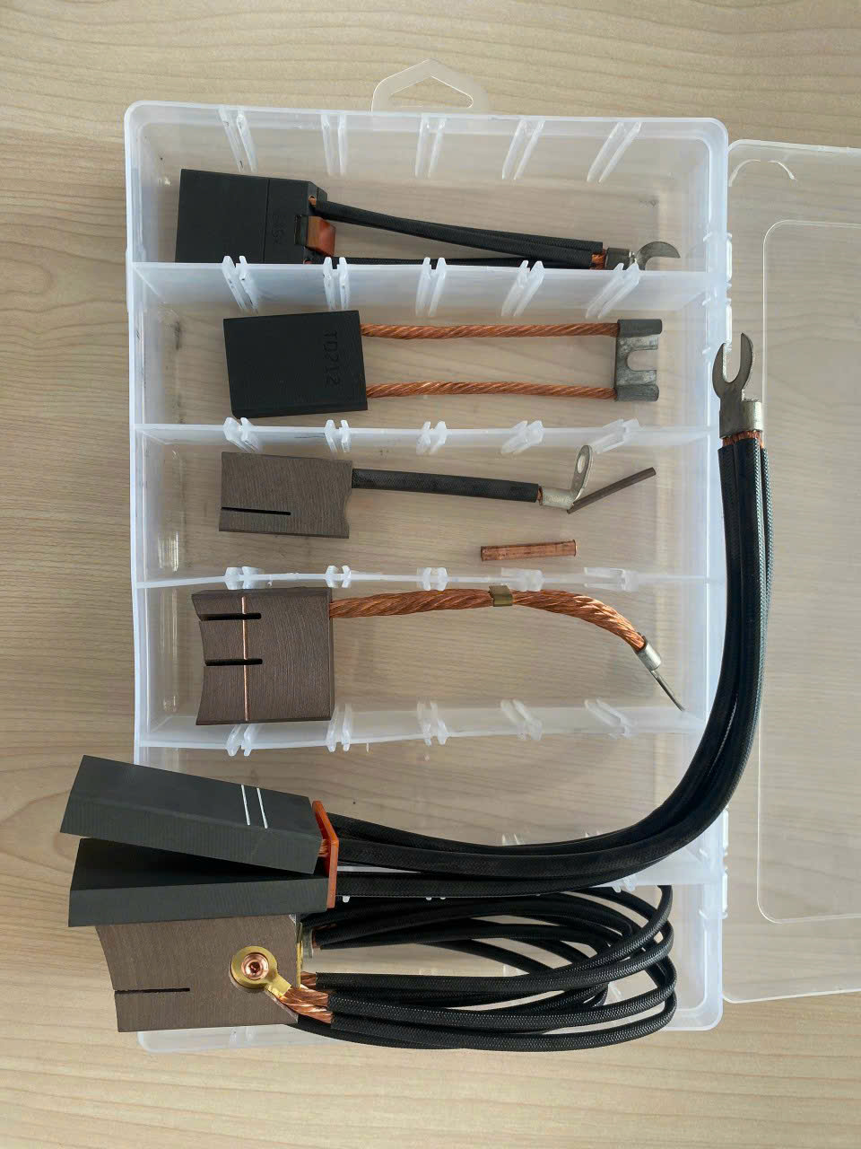 CHỔI THAN CÔNG NGHIỆP DÙNG CHO CÁC NHÀ MÁY XI MĂNG