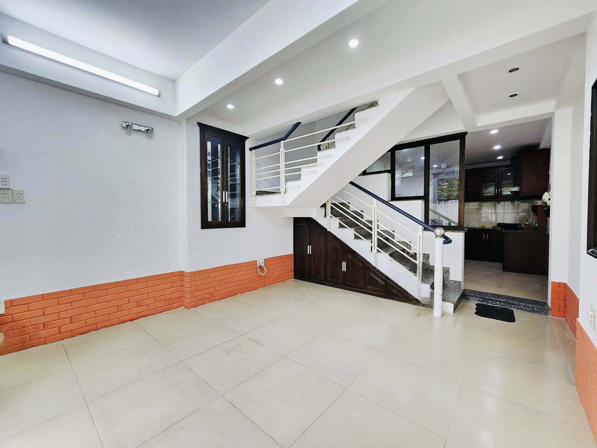 Bán nhà HXH Âu Cơ Tân Bình, dt: 4x10m 4 tầng 6PN giá chỉ 5.9 tỷ TL