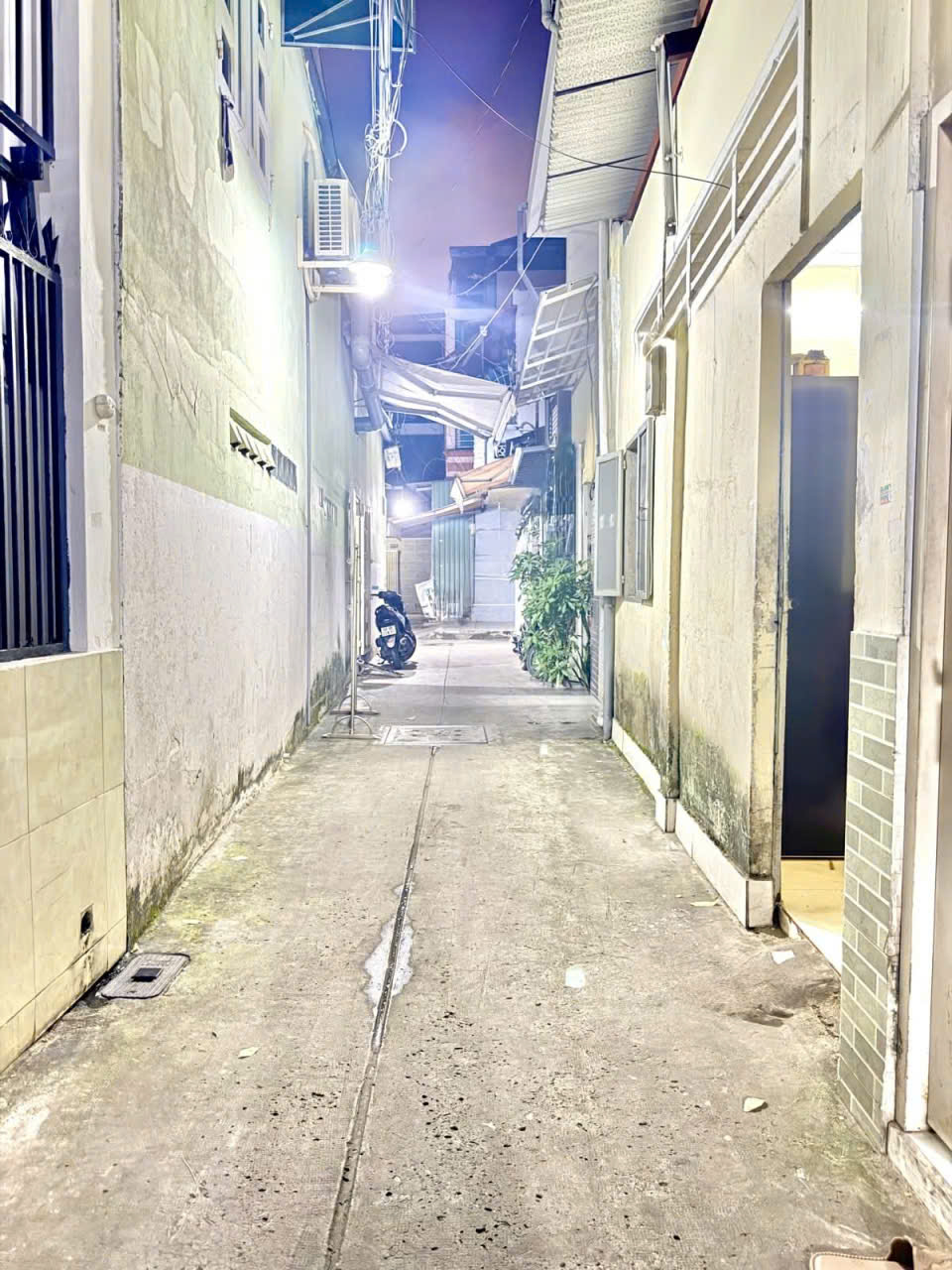 Bán nhà Lạc Long Quân Tân Bình, 40m2 2 tầng giá nhỉnh 4 tỷ TL