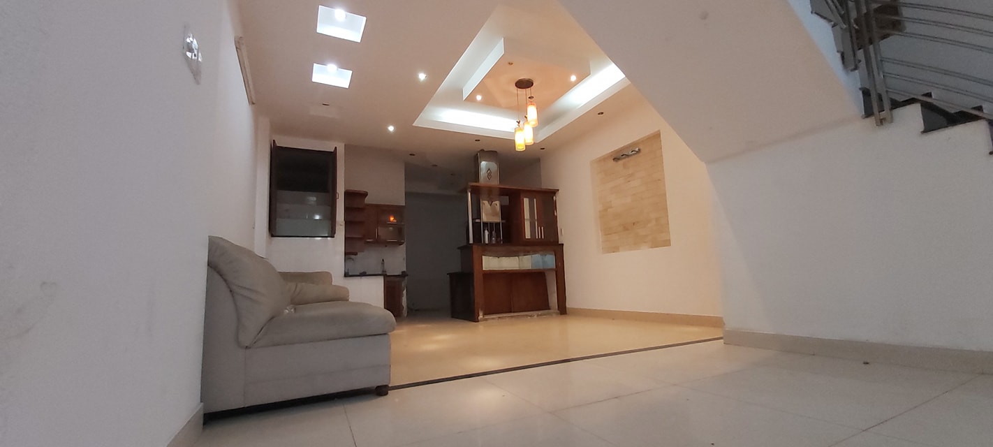 Cần bán gấp nhà Nơ Trang Long, 3 tầng - 96m2, ô tô cất trong nhà.