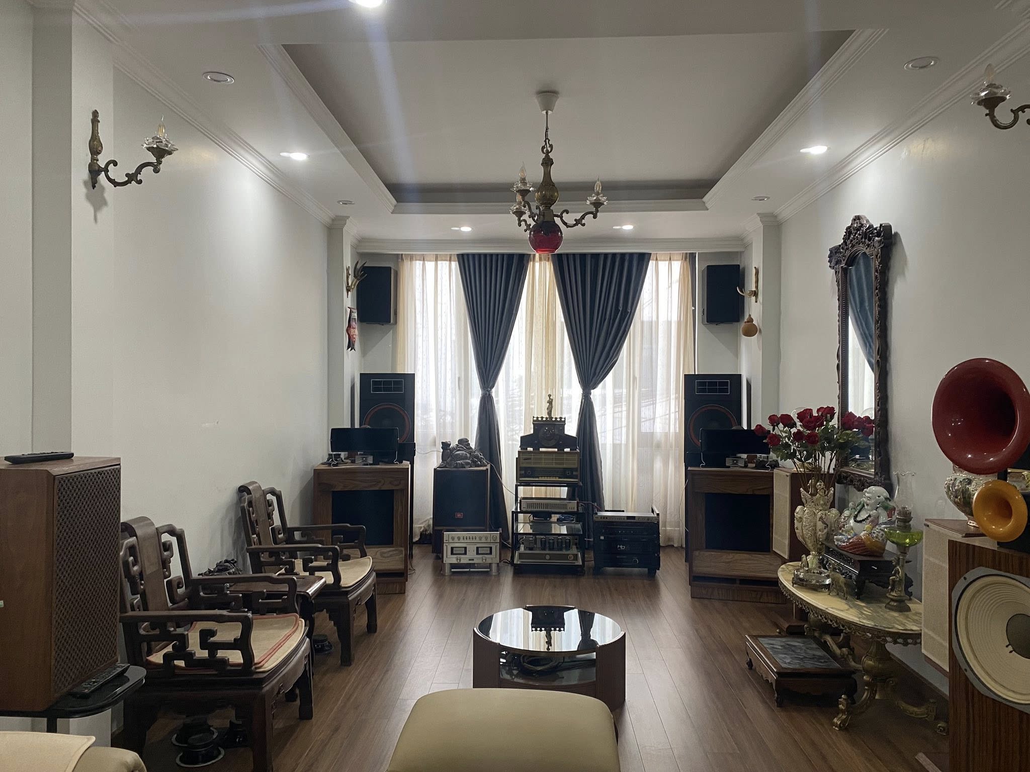 Bán nhà mặt phố Thông Phong, Đống Đa, 6 tầng 93m2 giá 32.5 tỷ