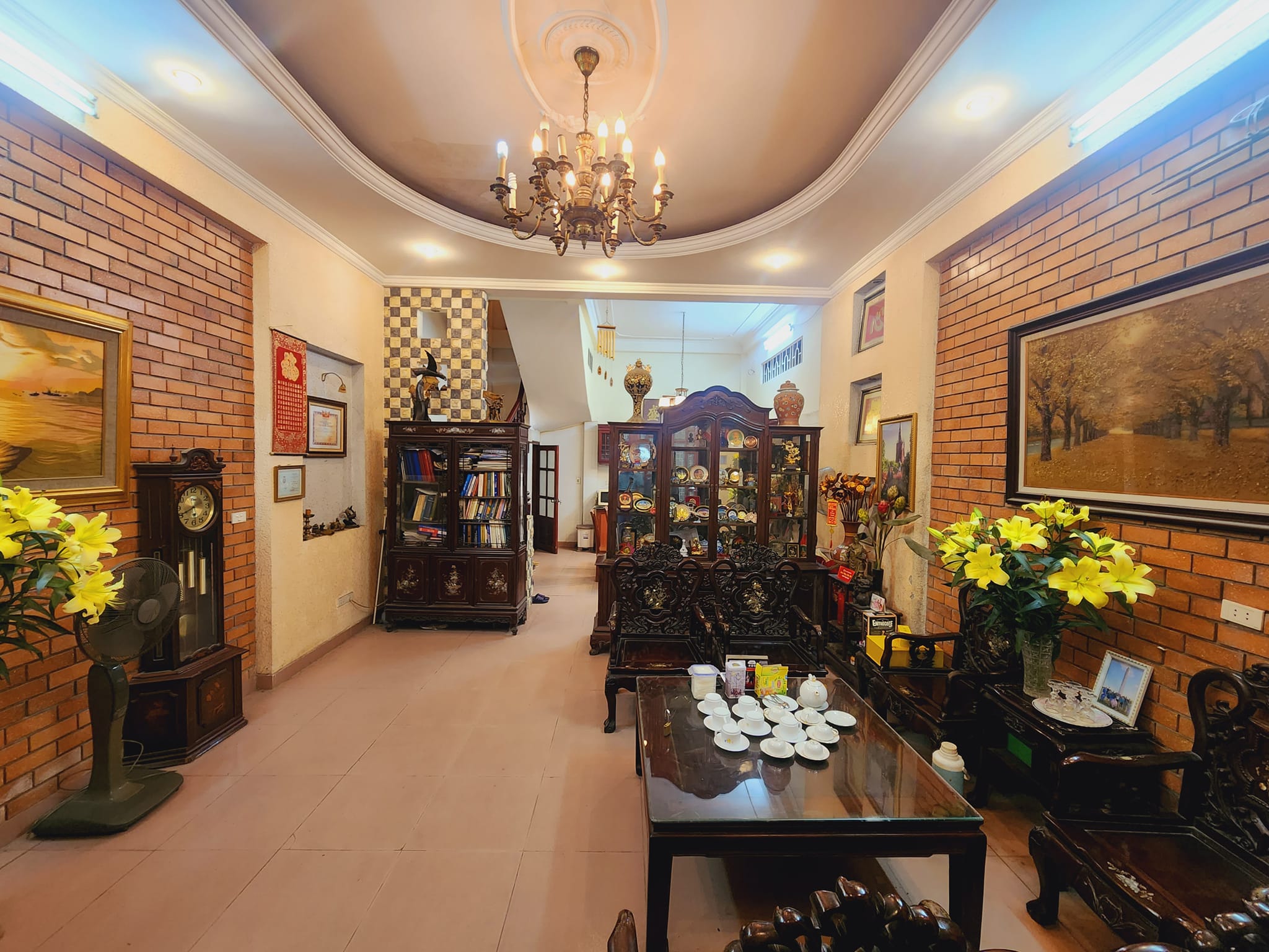 Bán nhà phố Chùa Láng, Đống Đa, , ô tô đỗ,  4 tầng 50m2 giá 15.3 tỷ