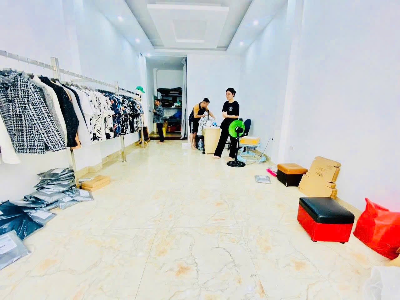 Bán nhà phố Pháo Đài Láng, Đống Đa, ô tô, 6 tầng 48m2 giá 21.5 tỷ