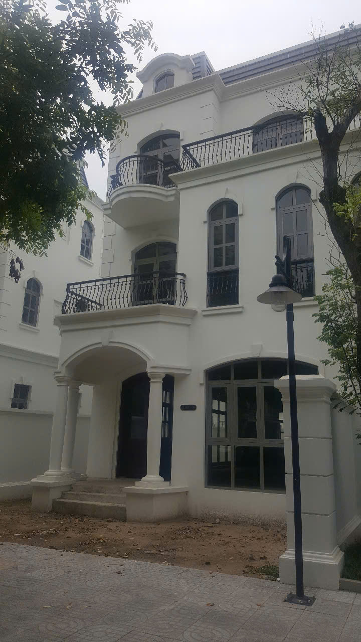 Bán Biệt thự Vinhomes Riverside2  4 tầng 216m2 giá 108 tỷ