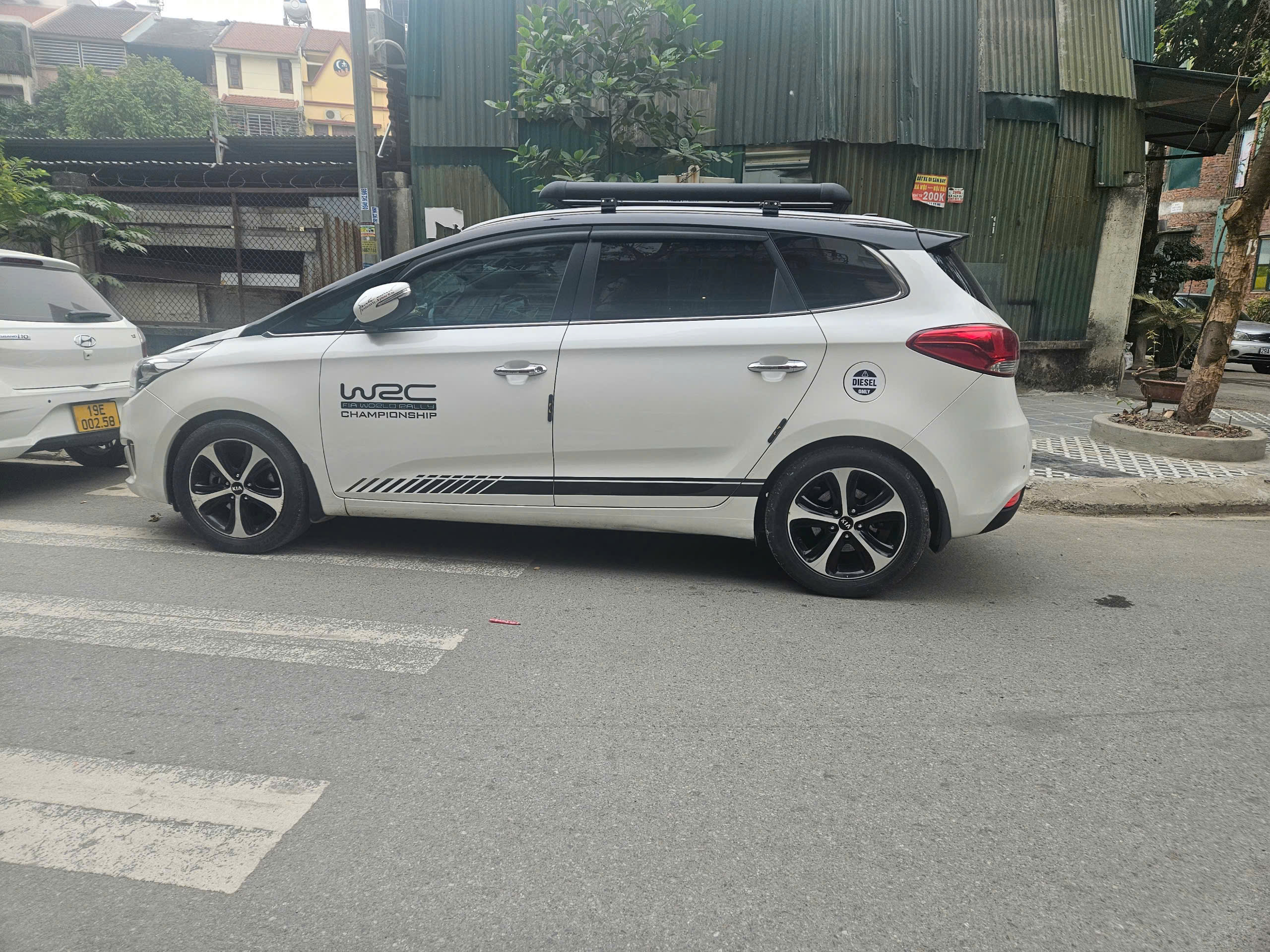 Em cần bán Kia rondo máy dầu 2016