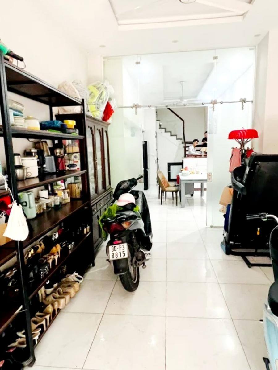 Bán nhà phân lô phố Nguyên Hồng,  ô tô, 5 tầng 49m2 giá 23.7 tỷ