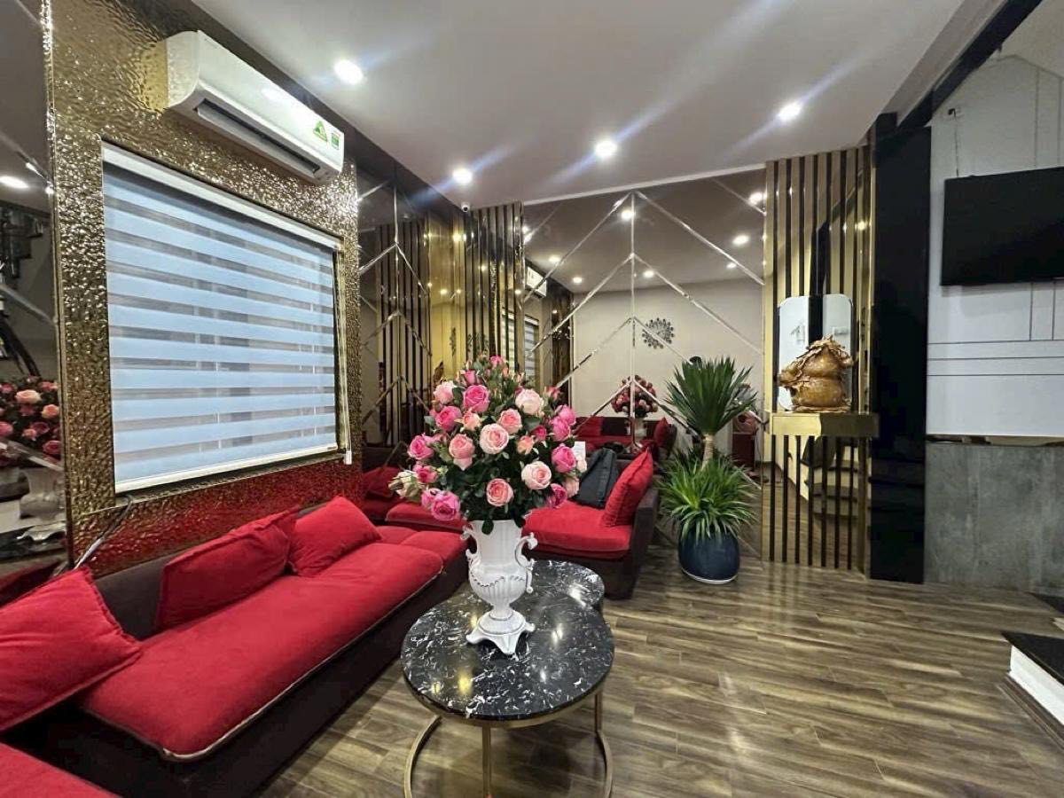 Bán nhà phố Nguyễn Chí Thanh, Đống Đa, 5 tầng 45m2 giá 19.8 tỷ