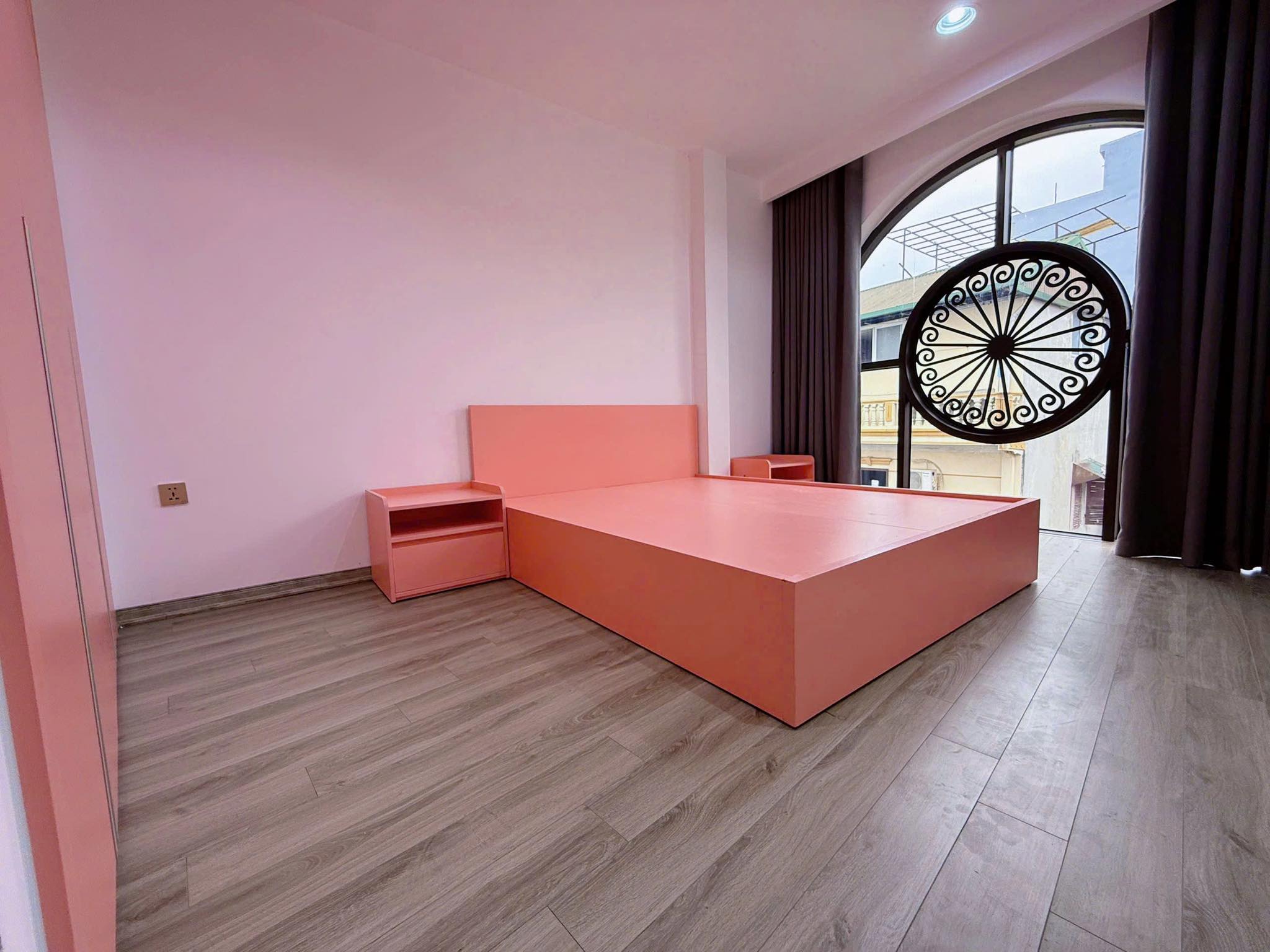 Bán nhà mặt phố Văn Chương, Đống Đa,  8 tầng 84m2 giá 28.5 tỷ