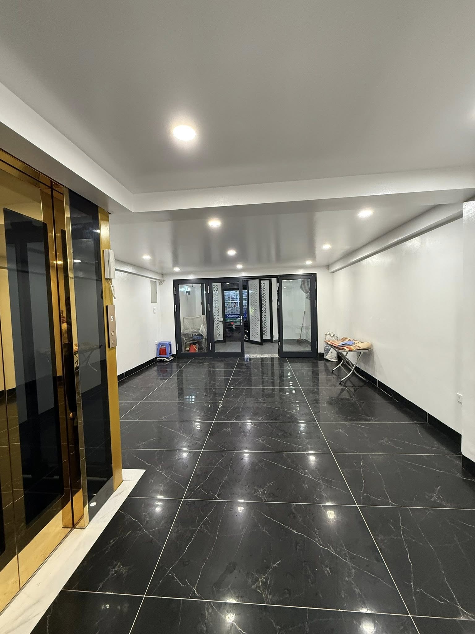 Bán nhà mặt Đê Trần Khát Chân, Hai Bà Trưng, 5 tầng 73m giá 25 tỷ