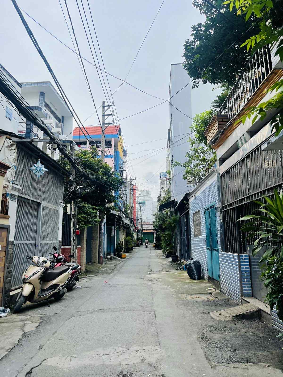 Bán nhà HXH 4 tầng Lạc Long Quân Tân Bình 4.8x14m giá chỉ 9.8 tỷ