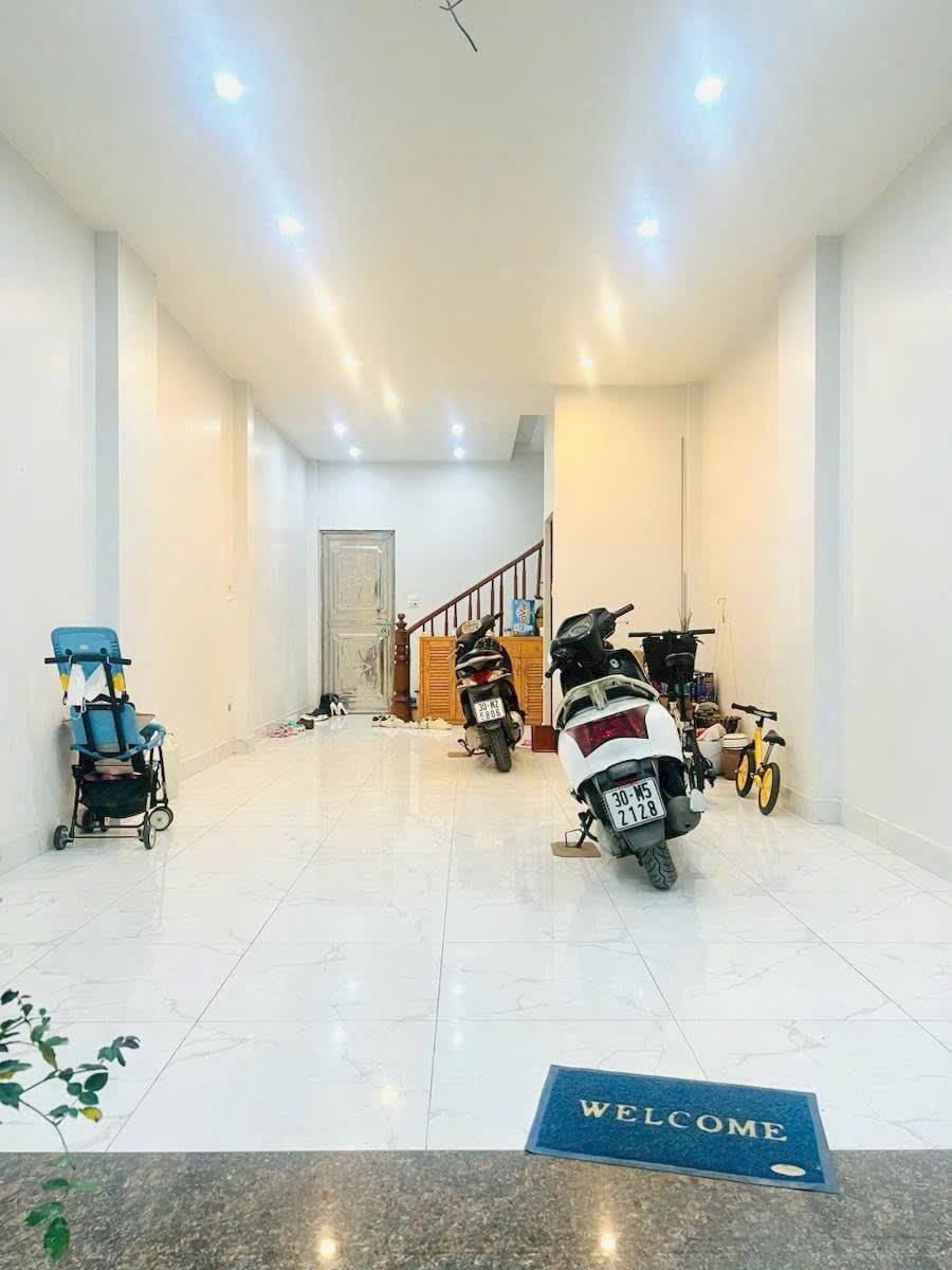 Bán nhà phố Trần Quý Cáp, Đống Đa, ô tô, 5 tầng 45m2 giá 15.9 tỷ