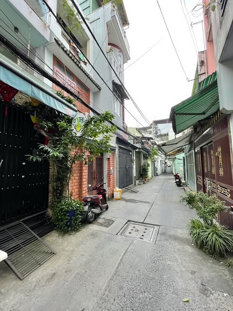 Bán nhà HXH Lạc Long Quân Tân Bình, 4.8x13m 2 tầng giá 5 tỷ 7 TL