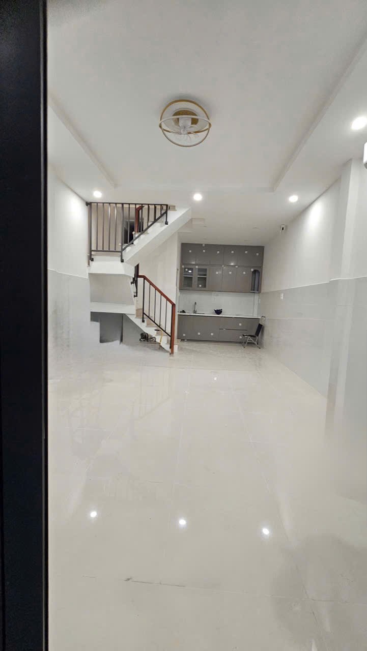 Bán nhà HXH Hòa Bình Tân Phú, 2 tầng mới 4x8.1m giá nhỉnh 5 tỷ